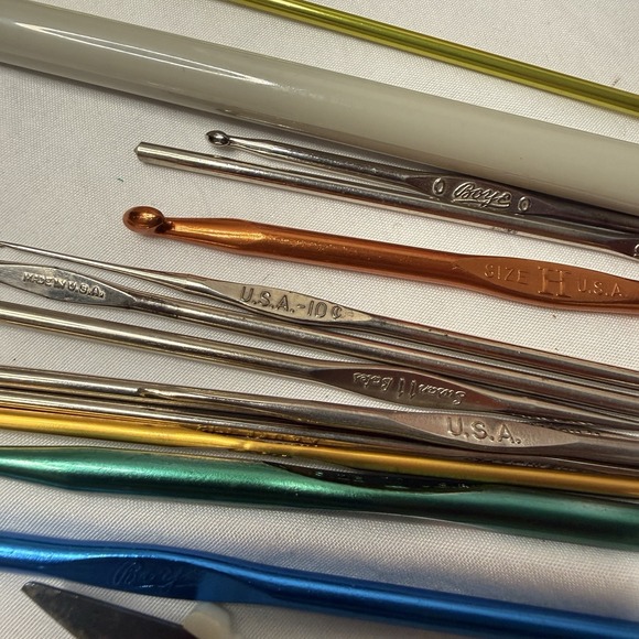 Lot Vintage Knitting Crochet Needles Assorted Size Bates Boye Books String Yarn - Picture 3 of 14